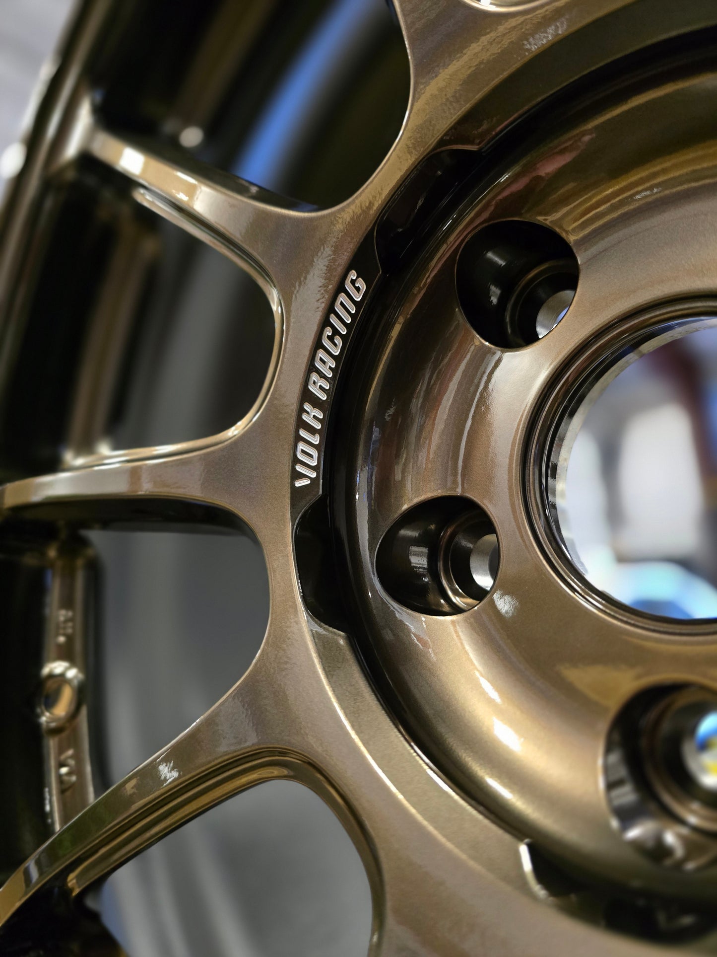 Volk Racing ZE40 18x9.5 +38mm 5x114.3 Shining Bronze Metal