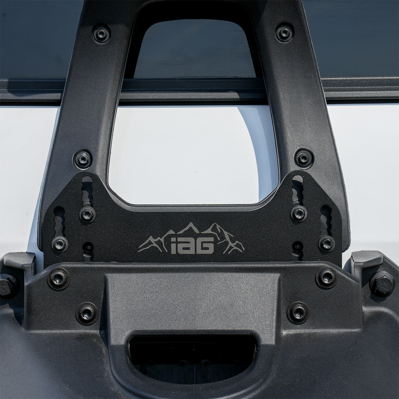 IAG-ACC-F1070-06.jpg