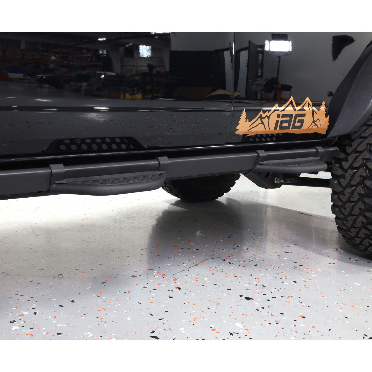 IAG-BDY-F2224WH-11.jpg