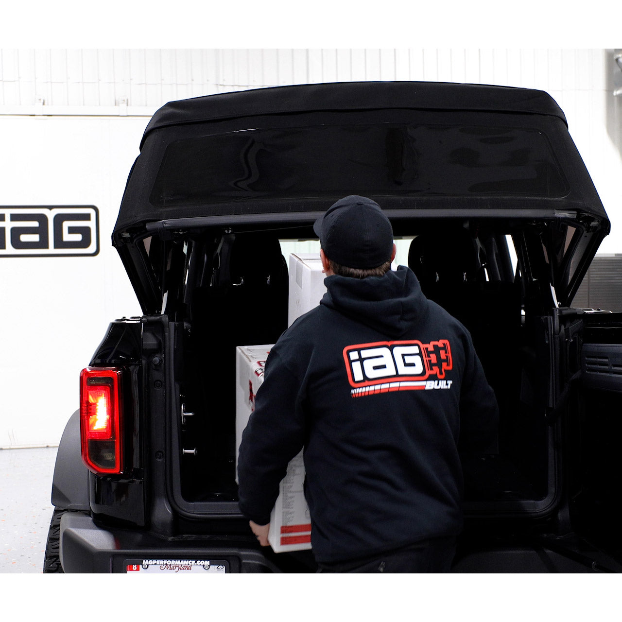 IAG-BDY-F1003-03.jpg
