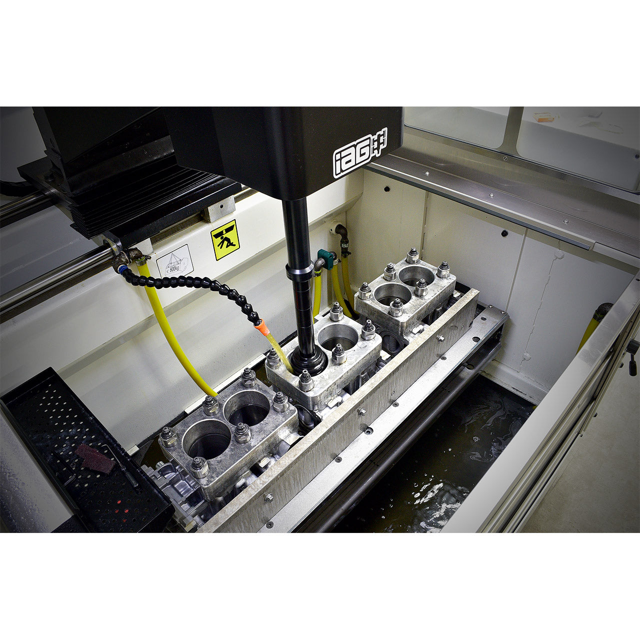 IAG-ENG-1811-03.jpg